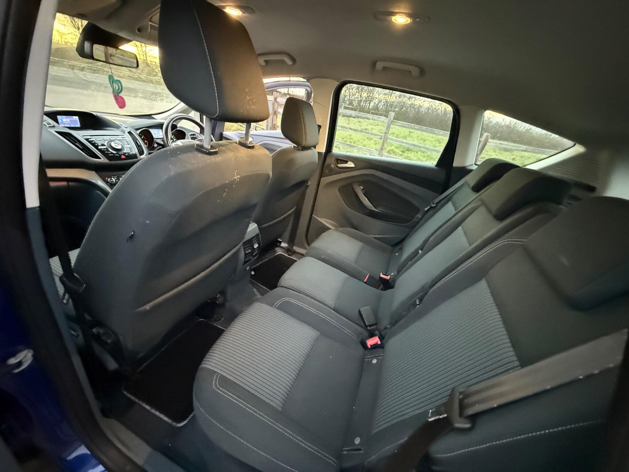 Ford C-Max 1.6 TDCi Titanium Euro 5 5dr — photo 91 of 104